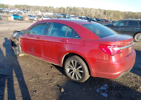 2013 Chrysler 200 Touring z USA, uszkodzony, nr VIN 1C3CCBBB3DN525078
